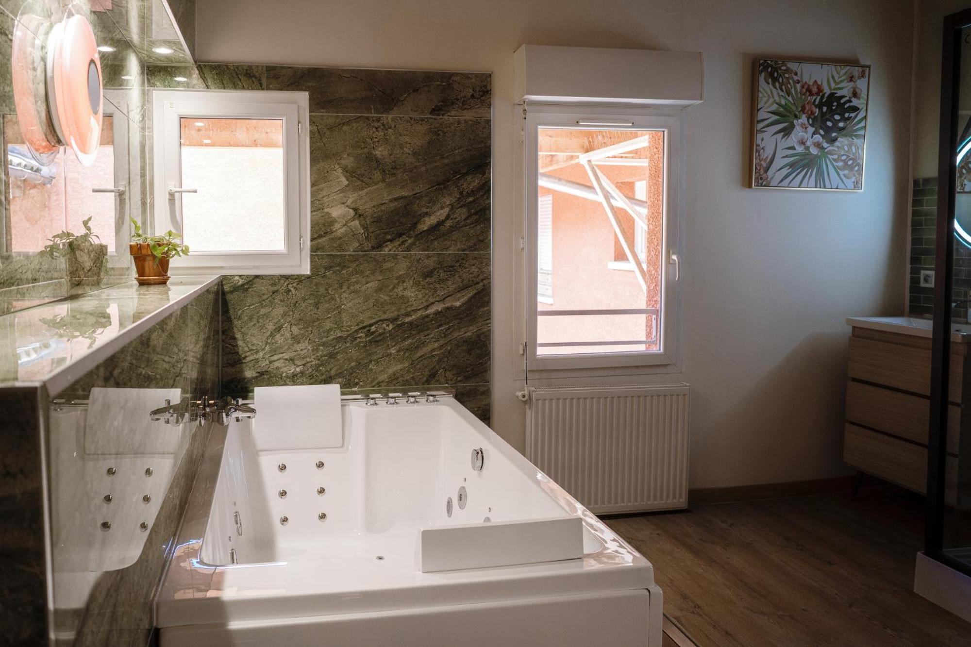 Appart Hotel Le 8 La Suite & Spa - Parking Gratuit - Mâcon Kültér fotó
